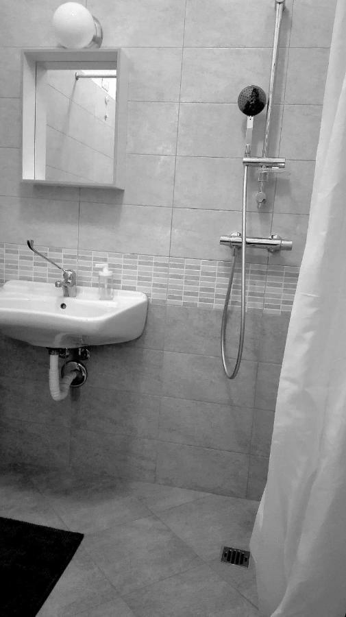 Tra Menta E Meliga Hotell Carignano  Exteriör bild